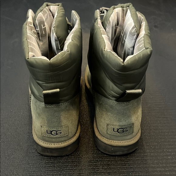 UGG Maxi Toggle Boot - Picture 1 of 3